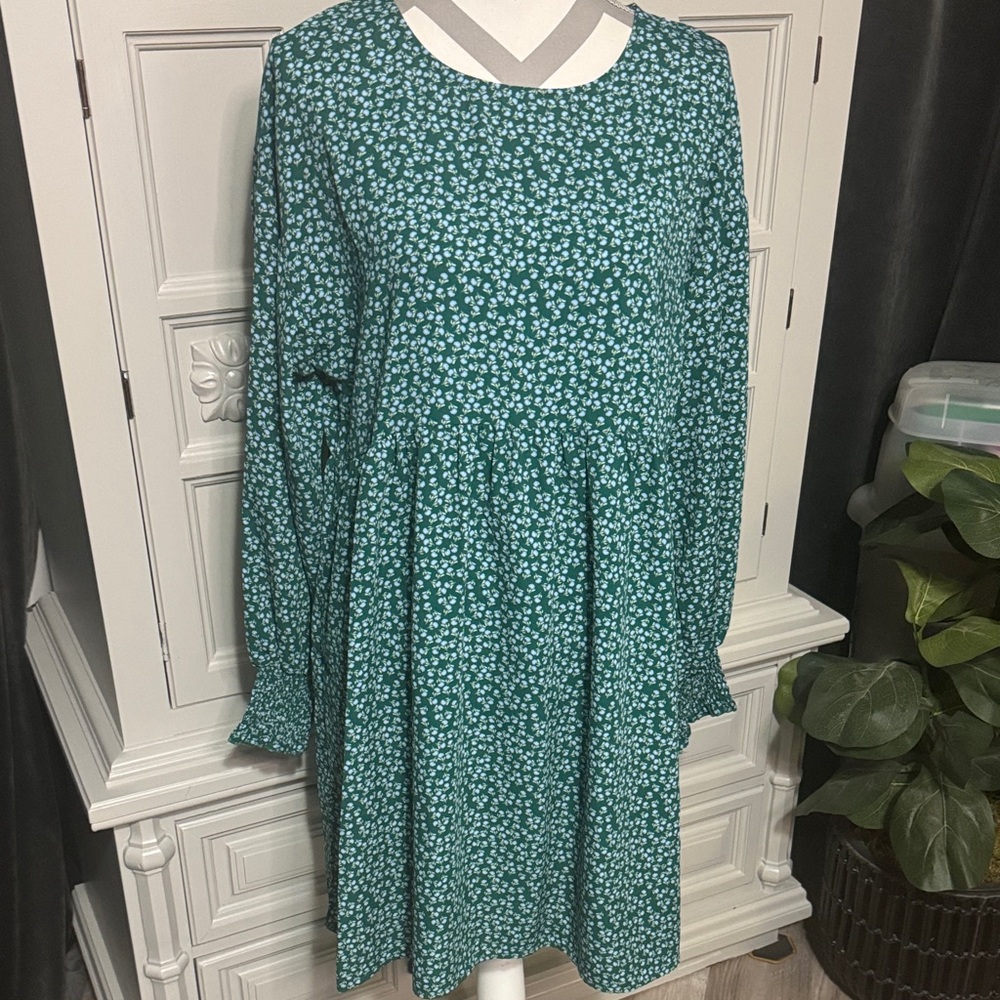 Dokotoo Green Women’s Dress with Light Blue Flowers Size Large